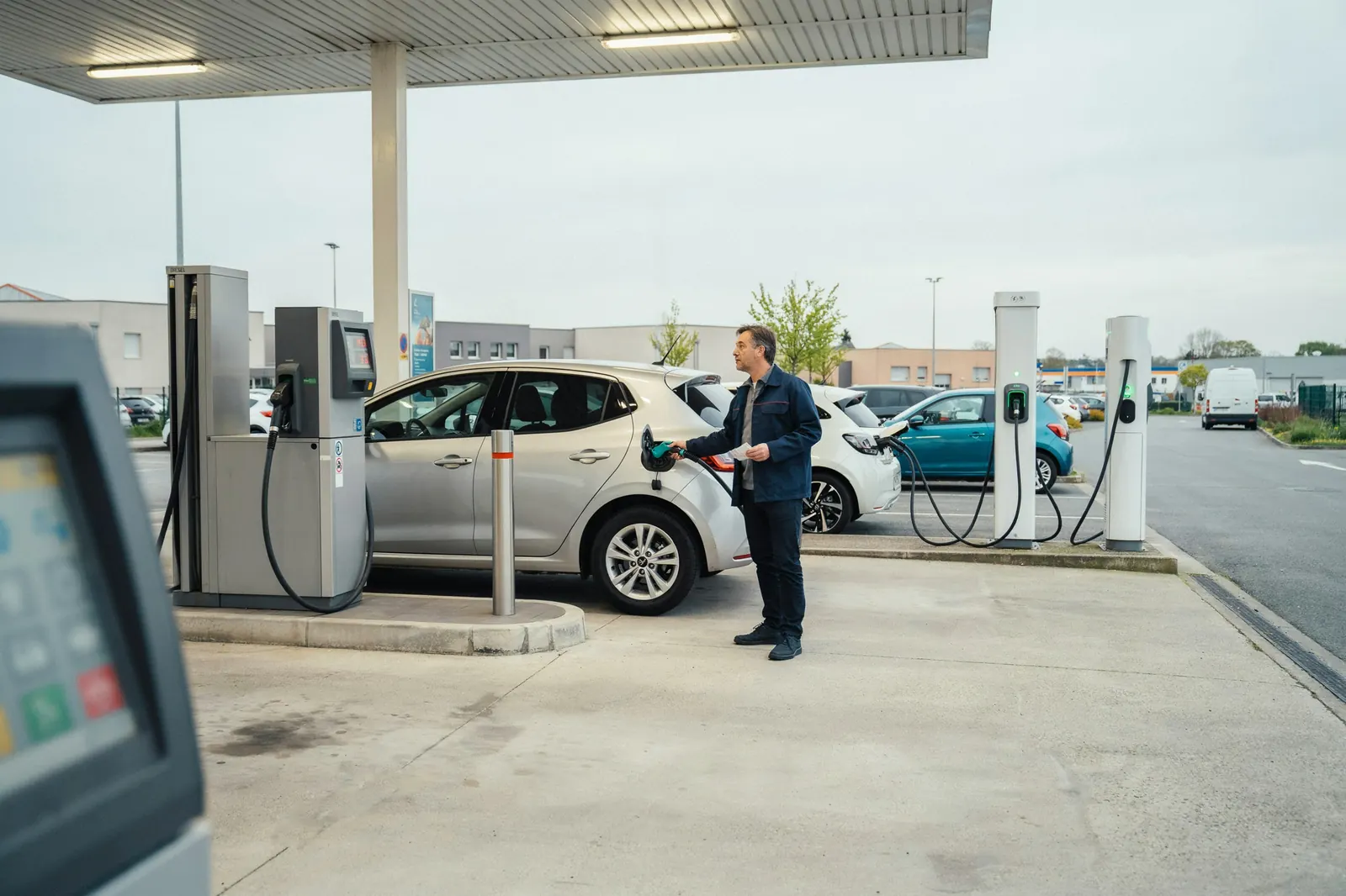 Image de Carburant à deux balles et wattures en folie : le « point de bascule » électrique tient-il vraiment la route ?